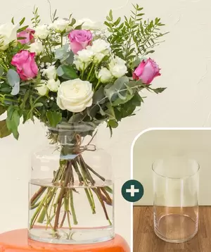 Bouquet Marie Simple avec son petit vase transparent offre à 44,9€ sur Au nom de la rose