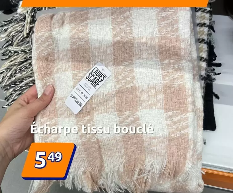 Echarpe Tissu Bouclé offre à 5,49€ sur Action