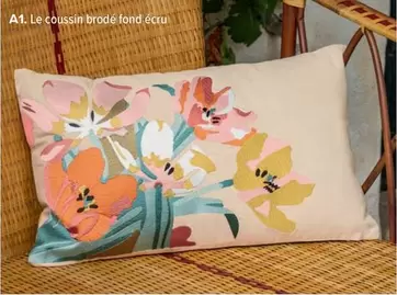 Le Coussin Brodé Fond Écru offre sur Linvosges