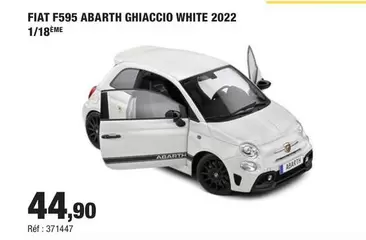 Fiat F595 Abarth Ghiaccio White 2022 1/18 offre à 44,9€ sur Autobacs