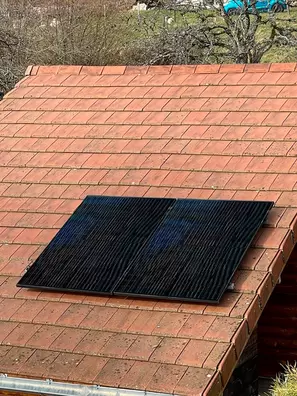 Kit Photovoltaïque D’autoconsommation Plug & Play 820 Watts Crête En 2 Panneaux offre à 699€ sur Brico Dépôt